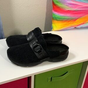 Easy Spirit Black Fleece Clogs New 9.5 ELEENA2